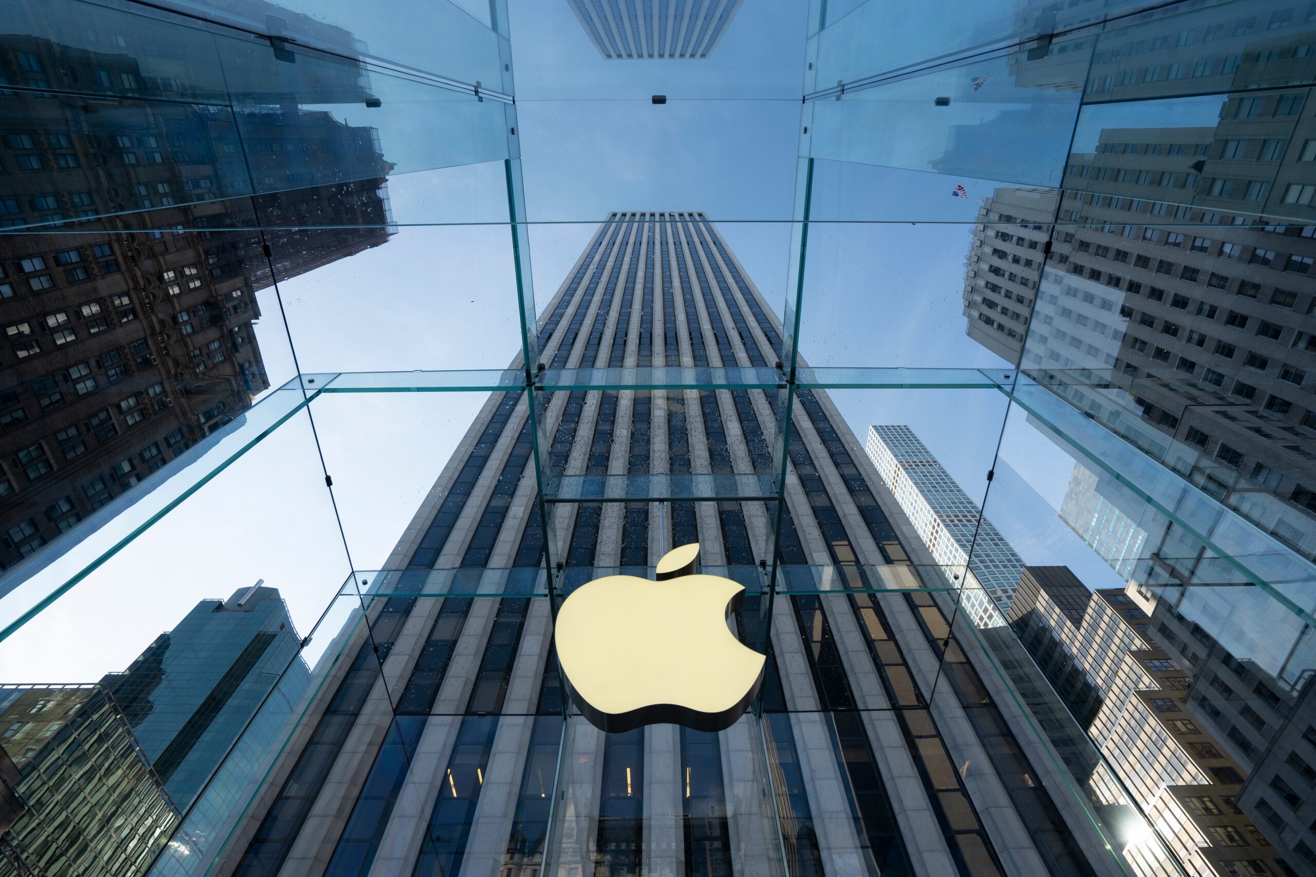 Apple Expands AI Expertise by Poaching Google Talent
